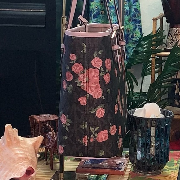 Not Avail. MK Carry All MD Multi Floral Tote - Picture 10 of 15